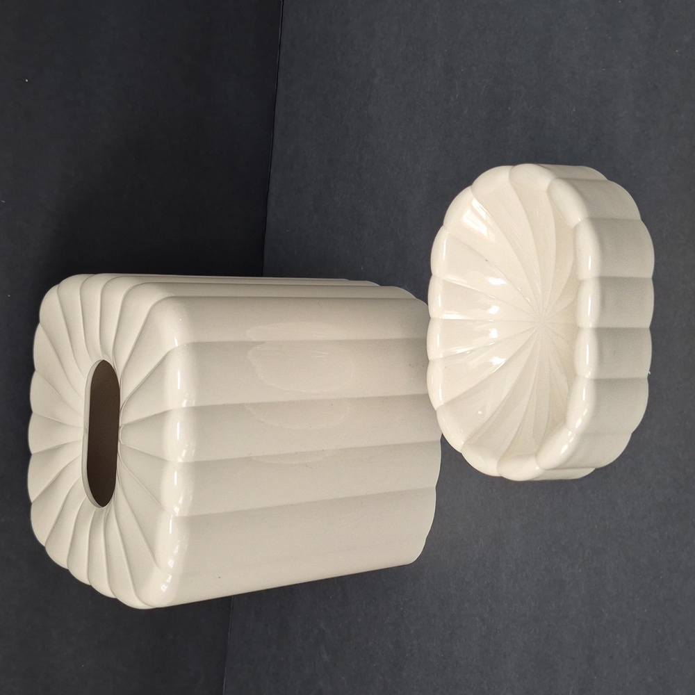 Vintage 80's Bath Accessories Fluted Ribbed Tissue Box Soap Dish Granny Cottage